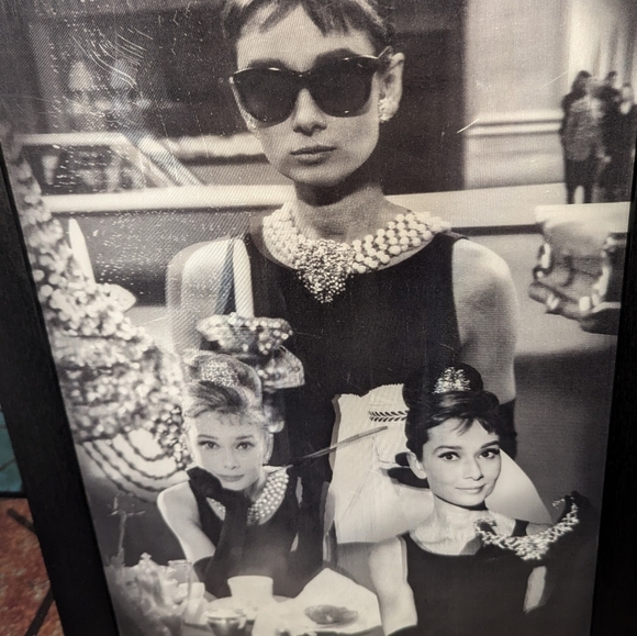 Vintage style 3D Audrey Hepburn wall art ,Nice light frame - Picture 2 of 2